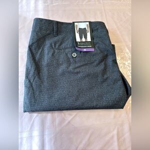 Pebble Beach men’s size 40 performance golf shorts
New with tags